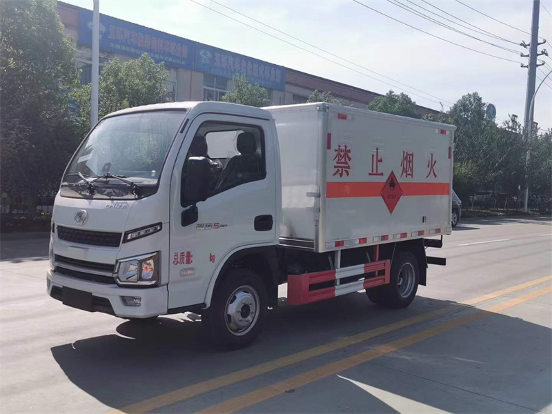 躍進柴油版易燃液體廂式車