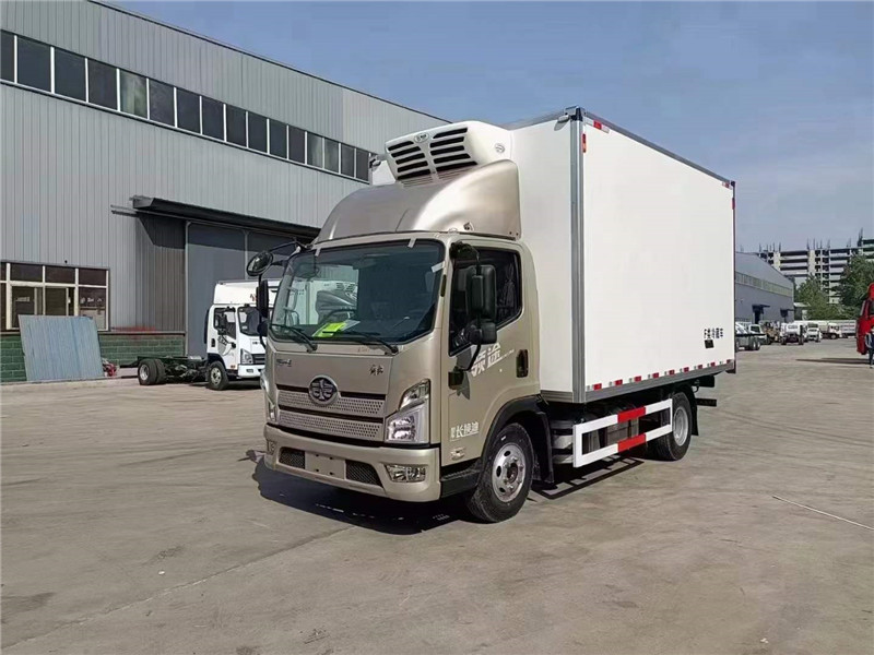 藍(lán)牌解放寬體領(lǐng)途冷藏車(chē) 