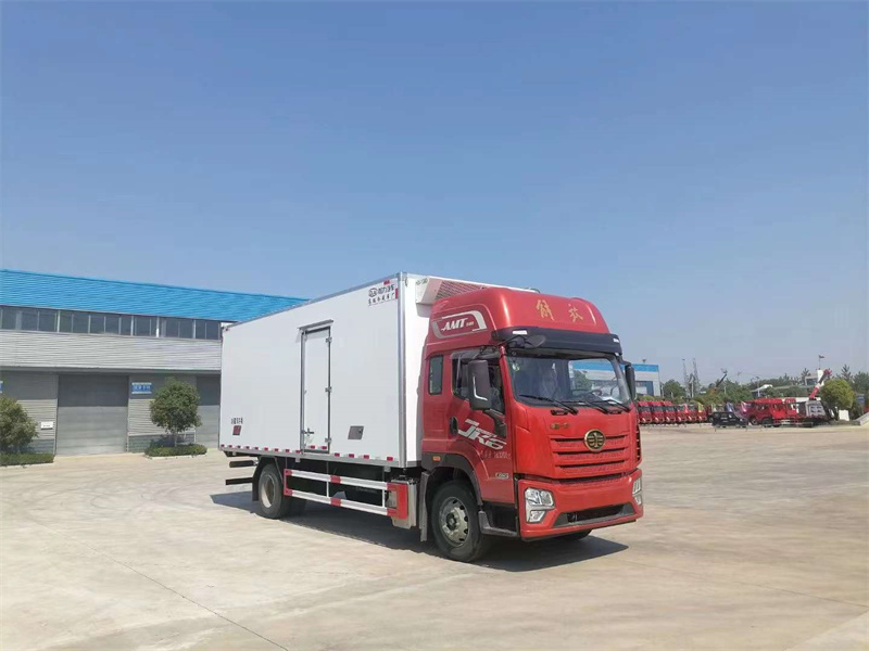 程力6.8米豬肉冷藏運(yùn)輸車(chē)