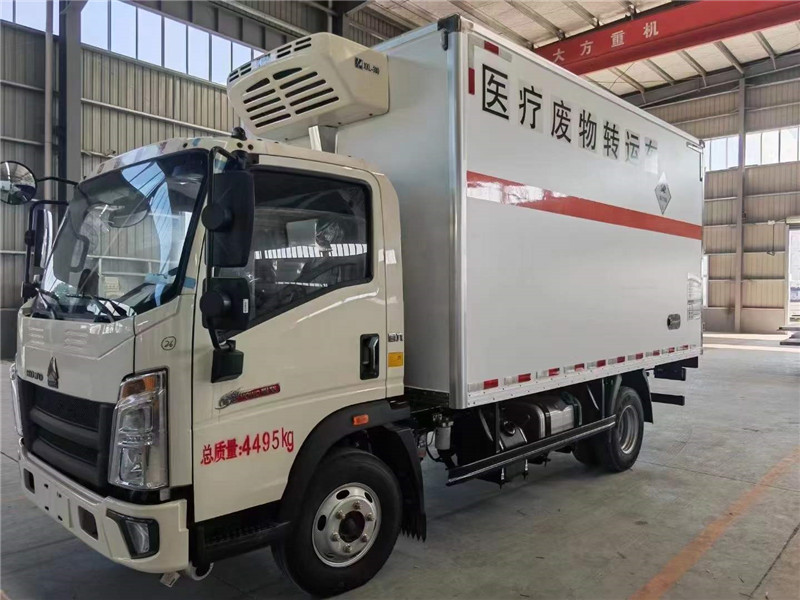 藍(lán)牌重汽豪沃醫(yī)療廢物轉(zhuǎn)運(yùn)車(chē)