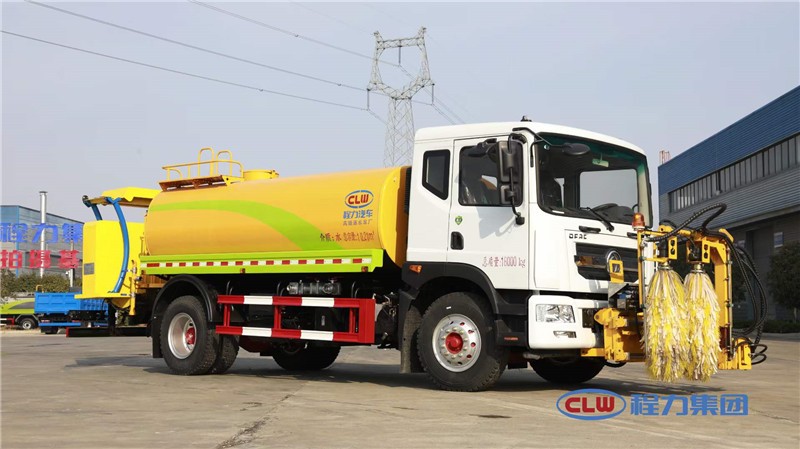 防撞車、護(hù)欄清洗車、灑水車三合一